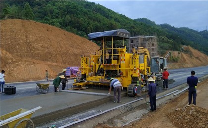カスタマイズされた道路およびトンネルスリップフォーム舗装機械